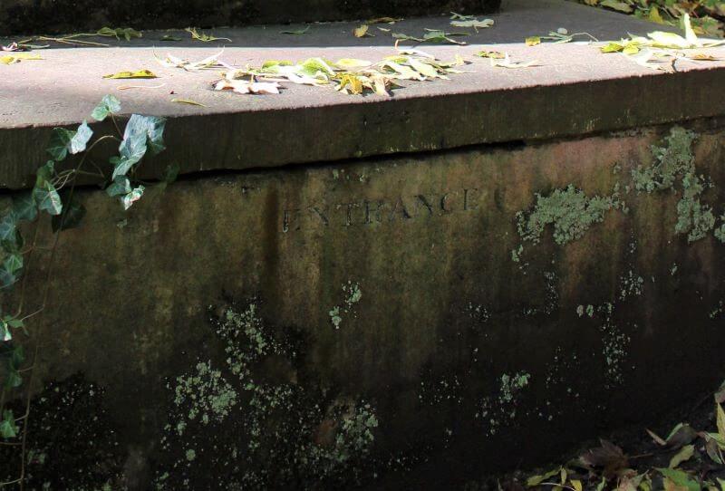 entrance sign of unknown tomb in Highgate Cemetery West