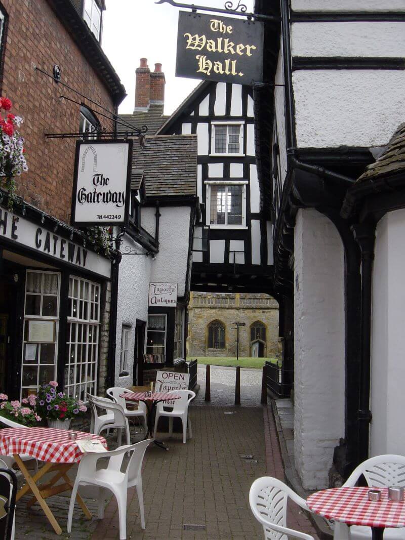 narrow road to Evesham Abbey