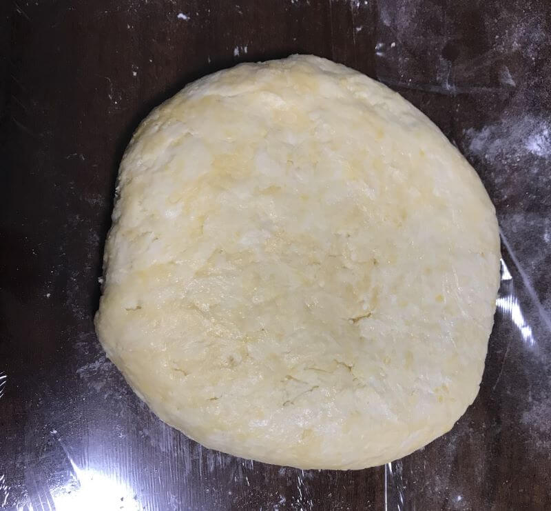 making pastry circle