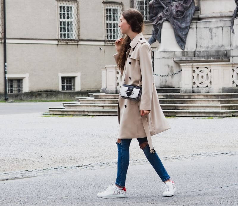 Walking woman in autumn fashion