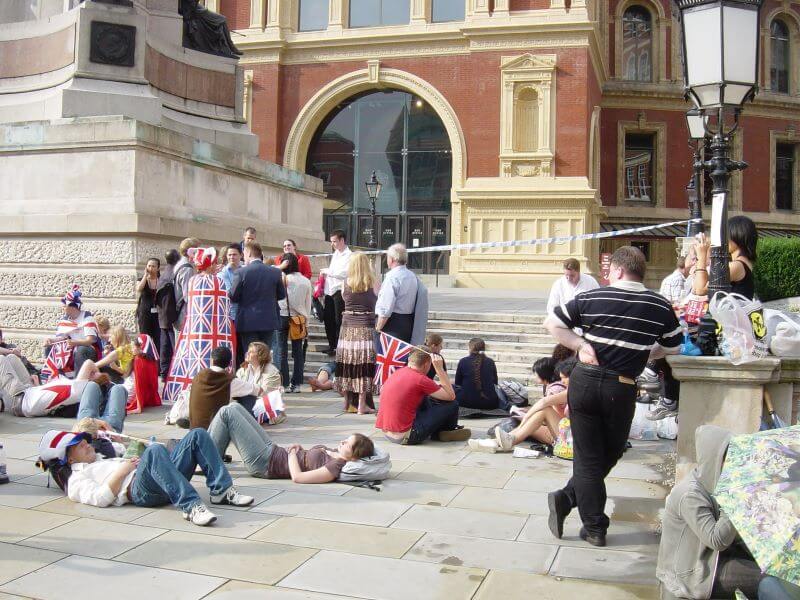 Queueing people before the Last Night Proms